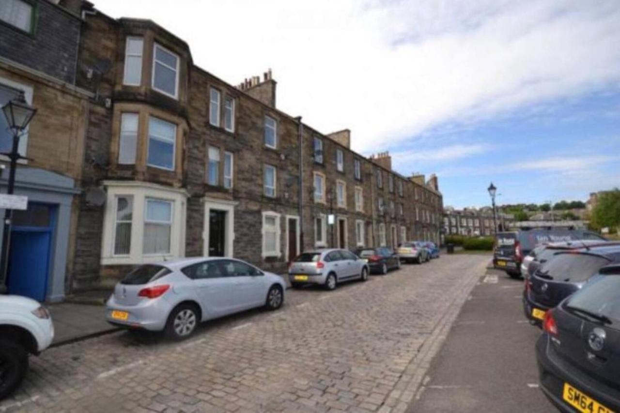 Stunning 2-Bed Apartment In Hawick Exterior photo