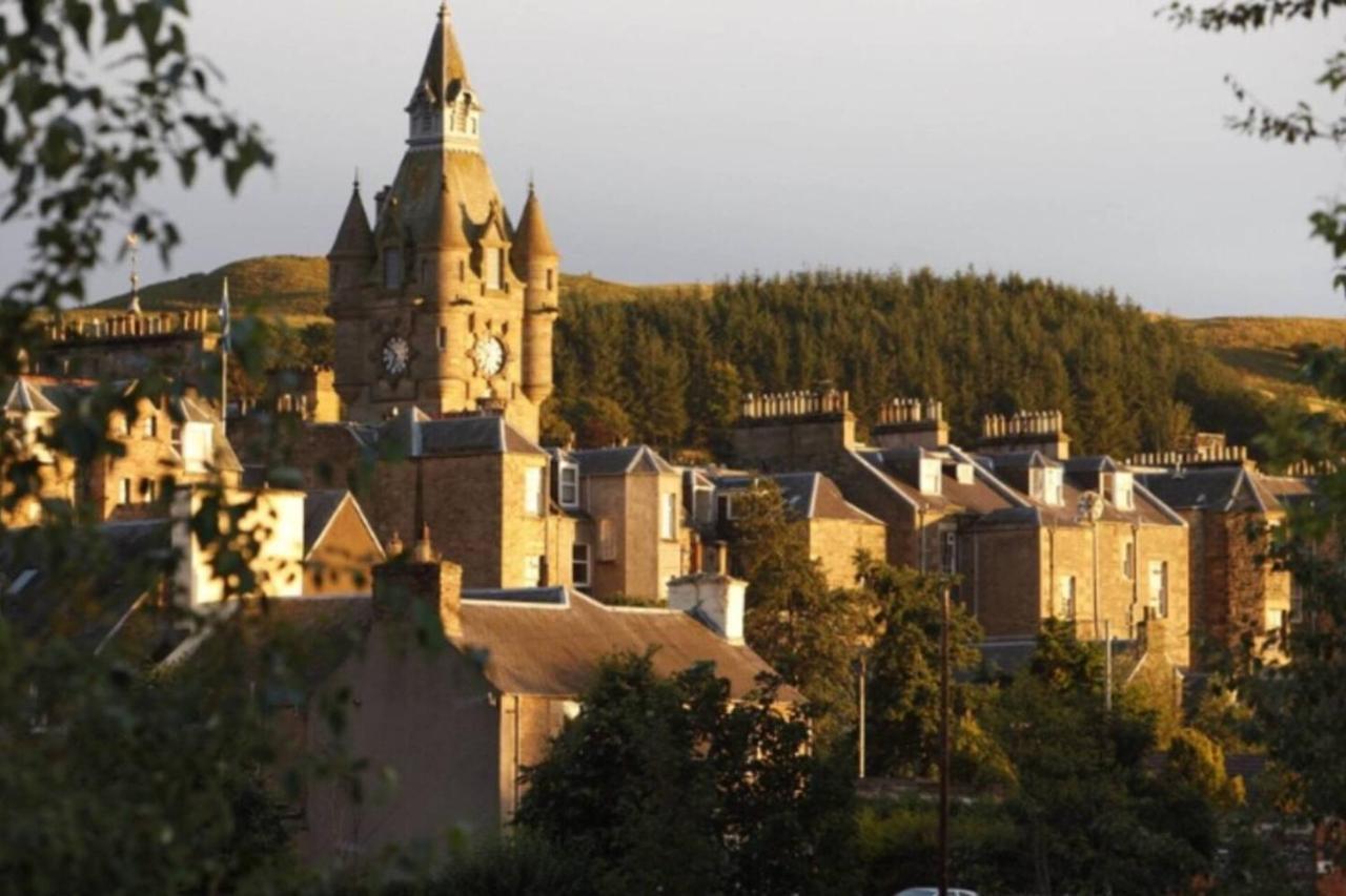 Stunning 2-Bed Apartment In Hawick Exterior photo